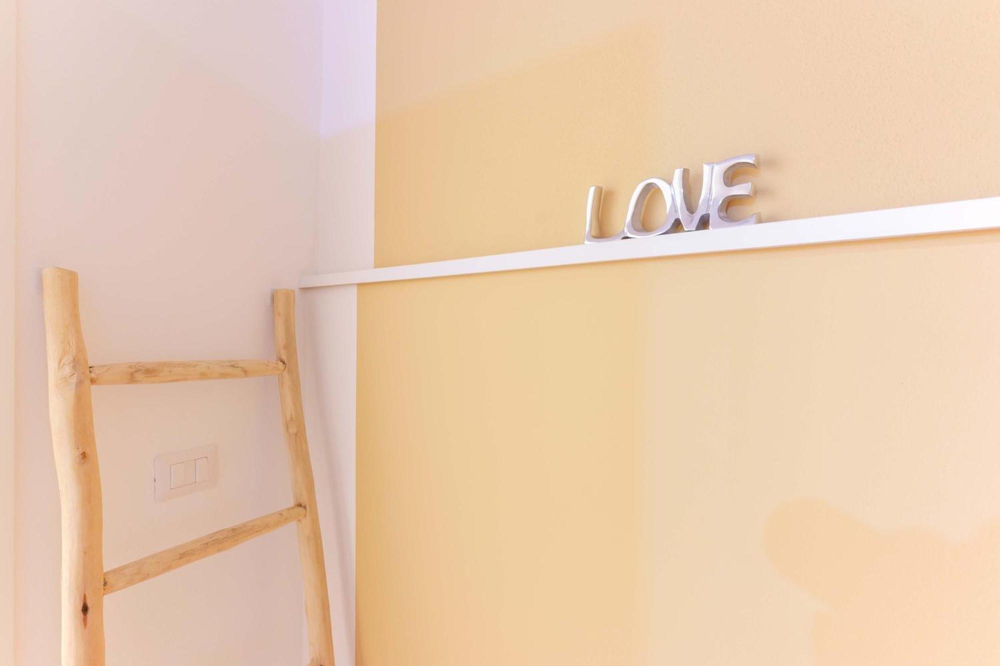 Montellino'S Suite Oro SantʼAntìoco エクステリア 写真