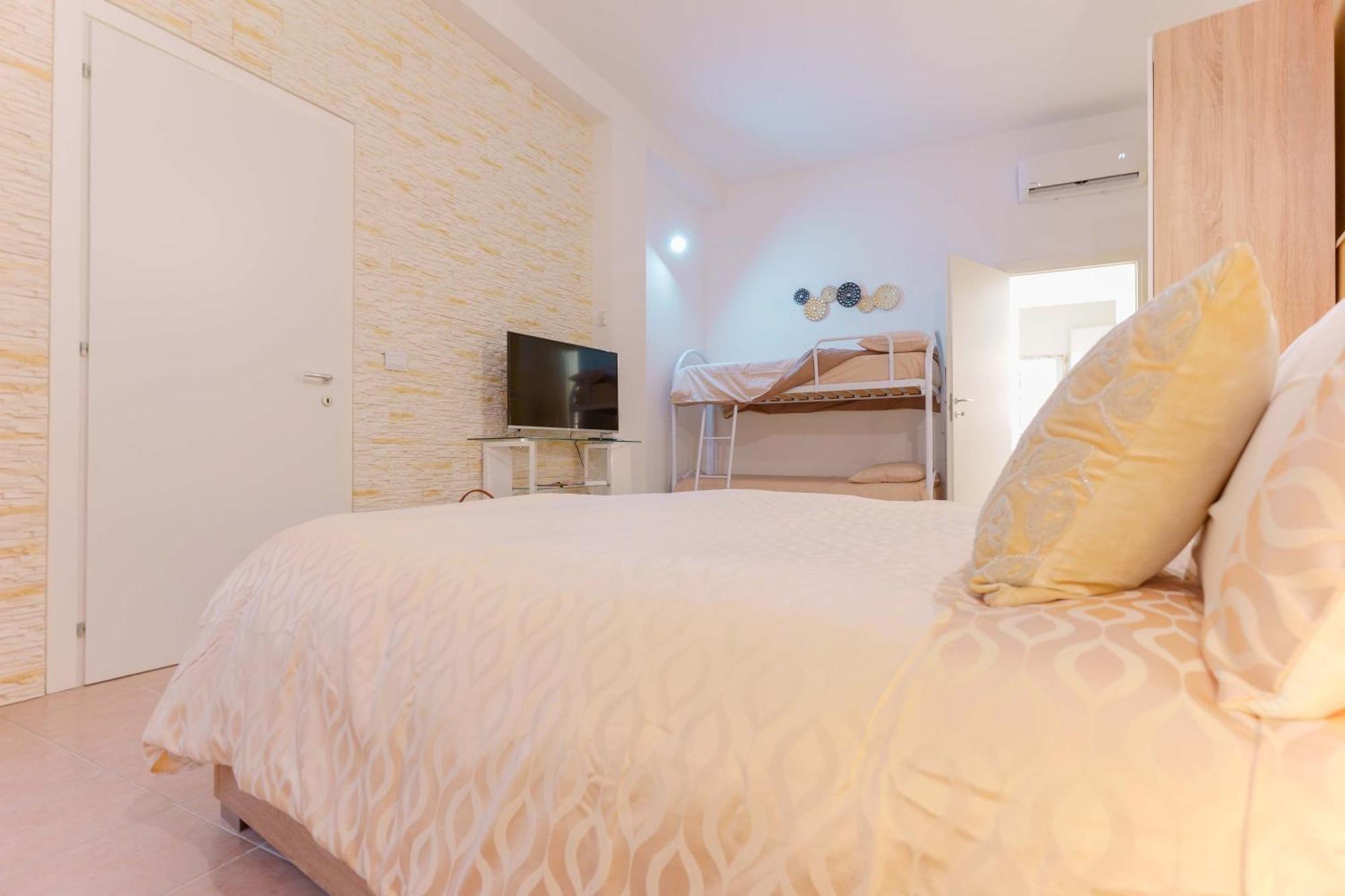 Montellino'S Suite Oro SantʼAntìoco エクステリア 写真